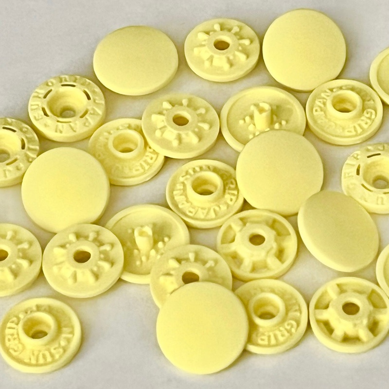 Plastic Finger Snaps - 1/2 - 8pc - Baby Yellow