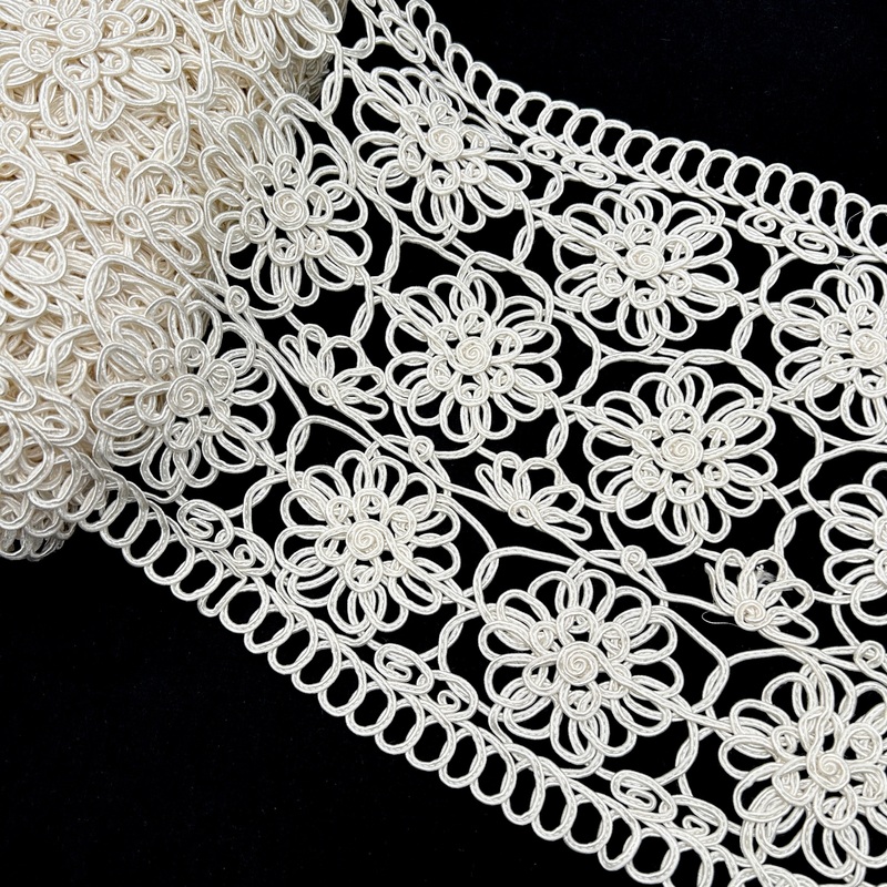 Tie the Knot | 11 Venise Lace | Off-White