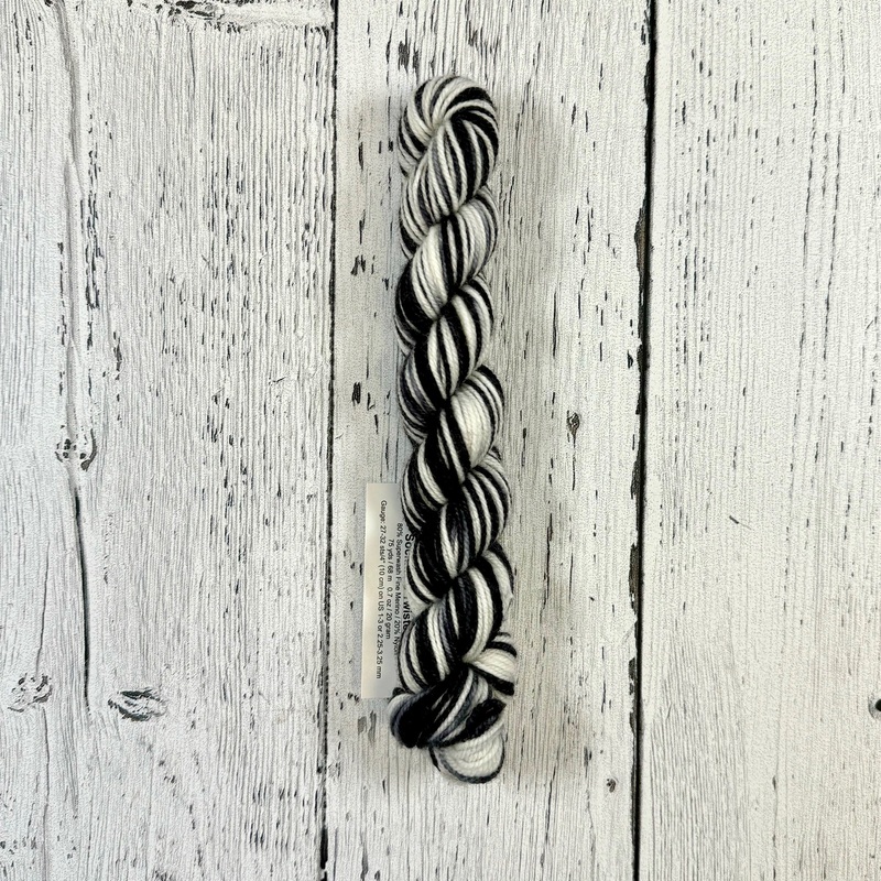 Tuxedo Cat - Socknado Mini Twister 20 Gram - Dyed Stock