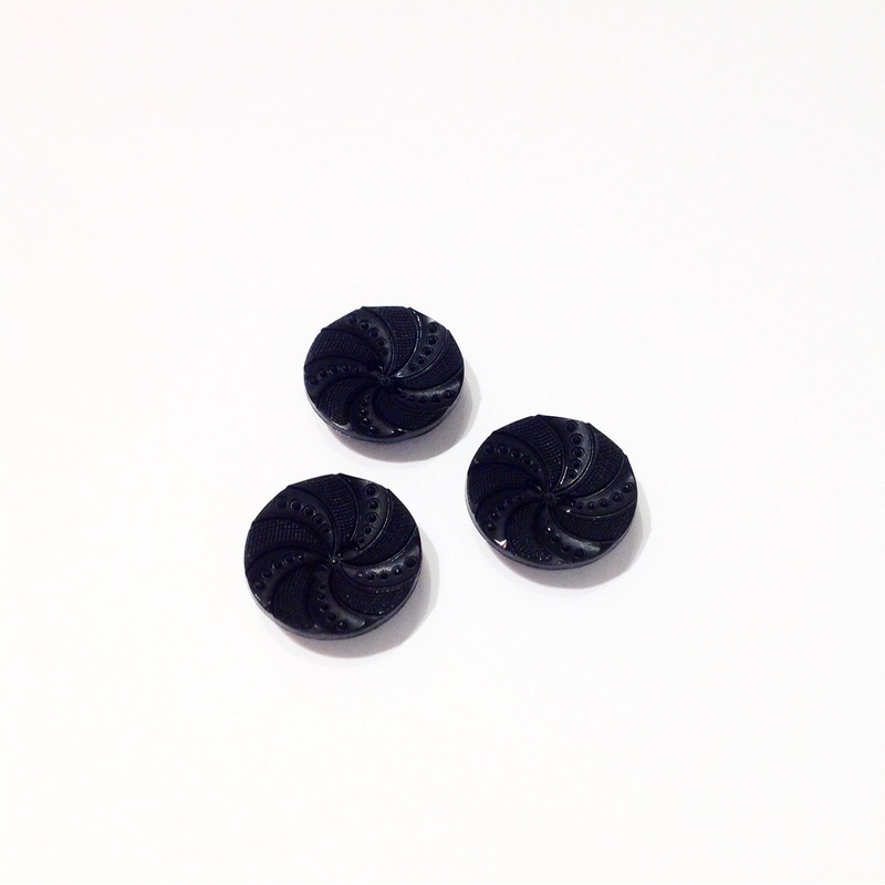 Black Embossed Button-22 mm
