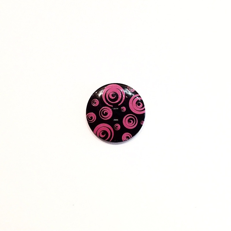 Swirly Patterned Button-34 mm-Black and Pink