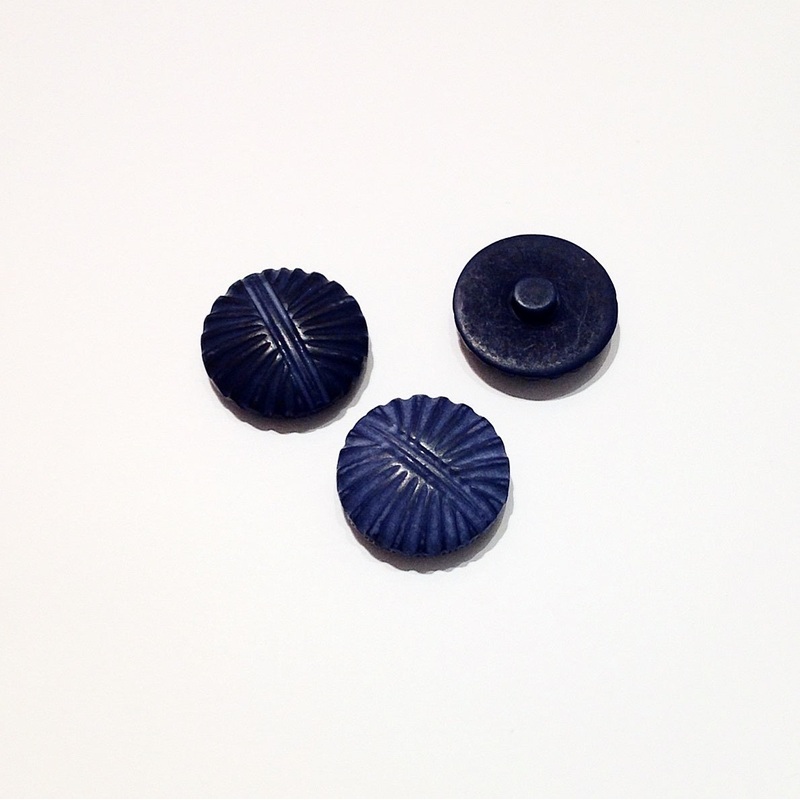 Beetle Back Patterned Button-34 mm