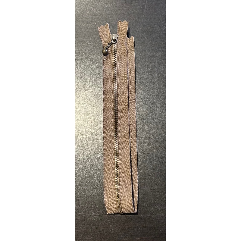 13 1/2 Brown Zipper