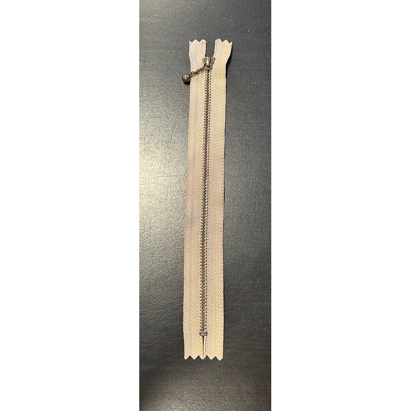 7 1/2 Beige Zipper