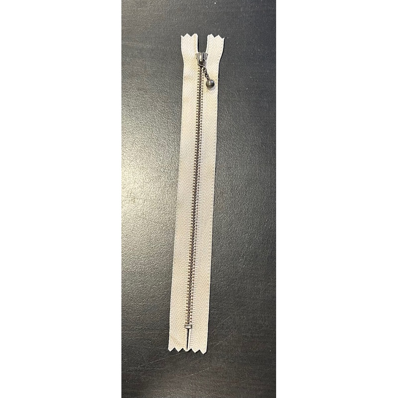 7 1/2 Light Beige Zipper