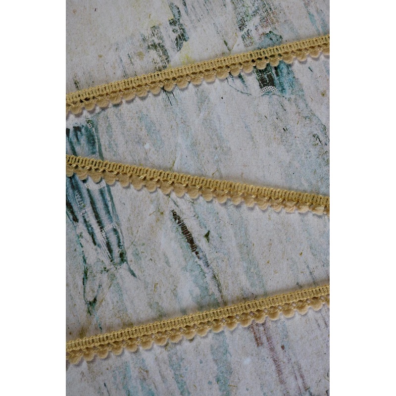 Beige 1/2 Wide Pom-Pom Trim