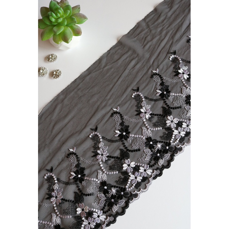 Black & White 9.25 Wide Embroidered Lace Trim