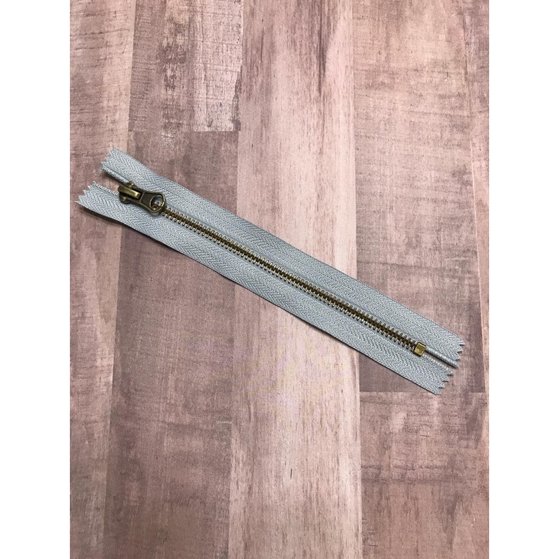 #5 Bronze on Gray 7 Zipper