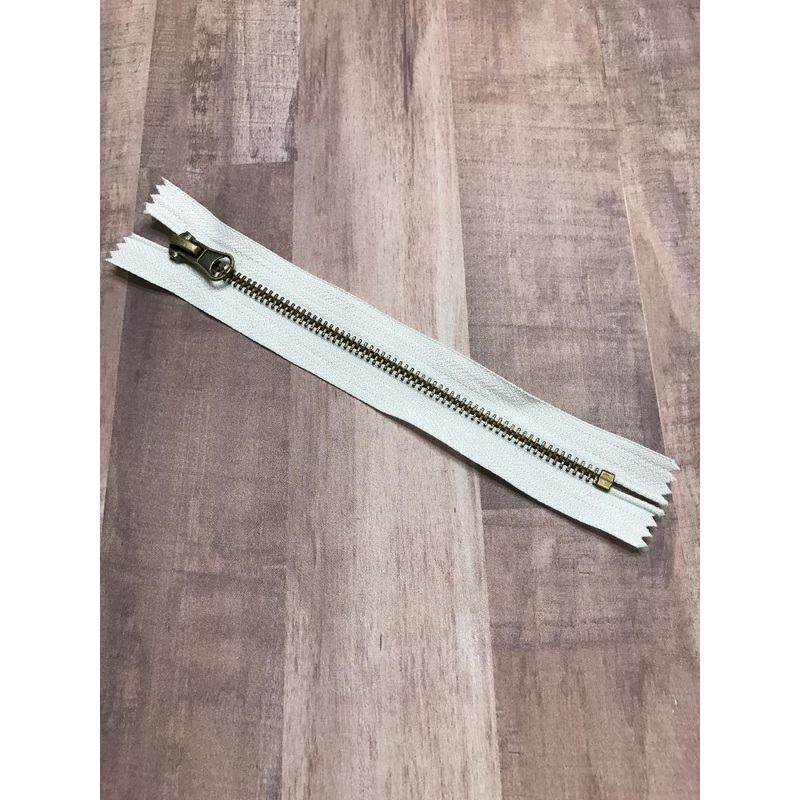 #5 Bronze on White 7 Zipper