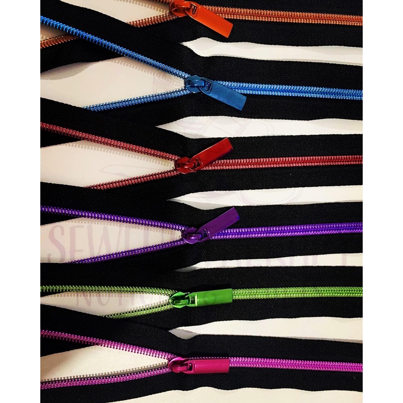 Chroma: #5 Chroma Teeth on Black Zipper Tape