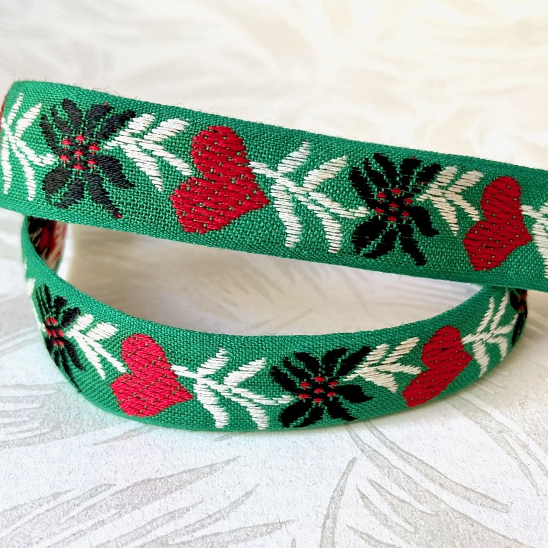 Floral Vine w/Hearts Jacquard-Red & Green-By the Yard & 36 Yard Roll