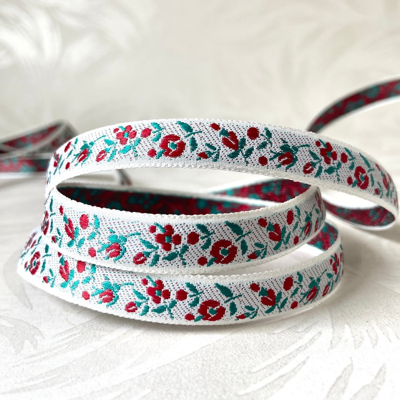 Narrow Scattered Floral Jacquard