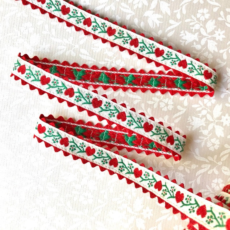 Rick Rack on Hearts Cotton Ribbon - Vintage
