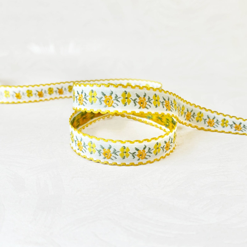 Scallop Edge Rose Jacquard-Yellow