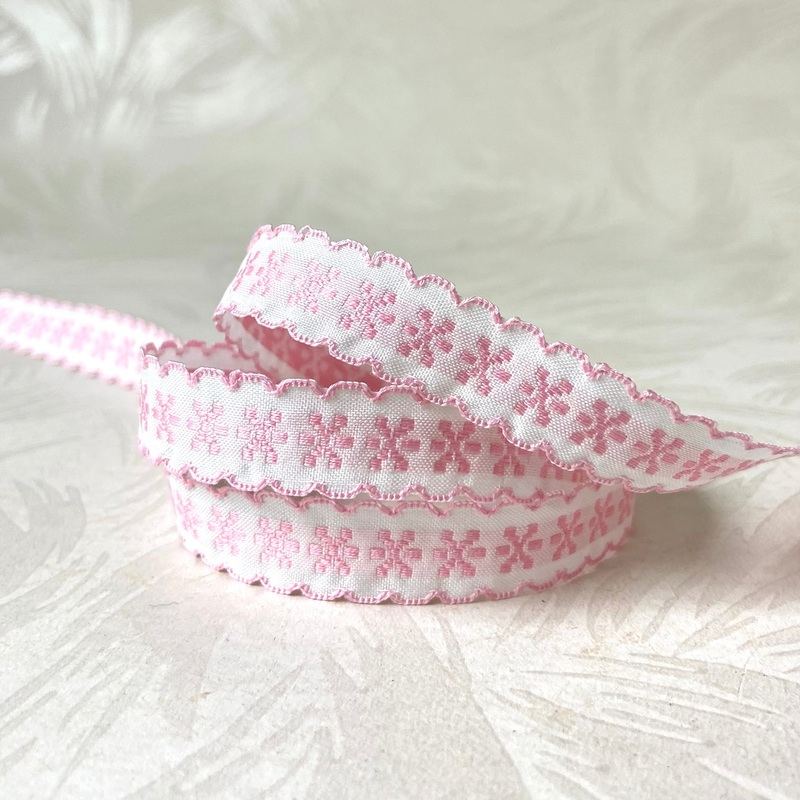 Scalloped Embroidered Floral Tape