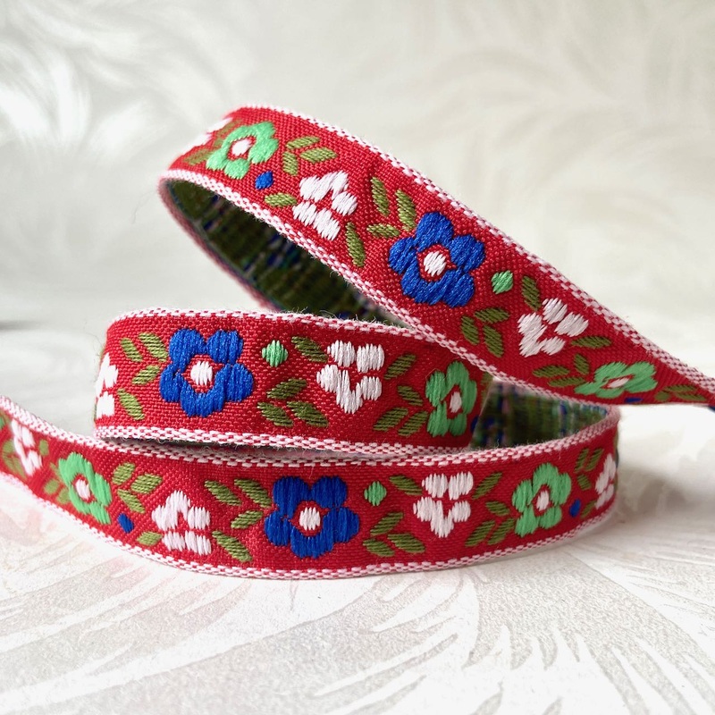 Simple Floral Jacquard-Blue/White/Green/Red