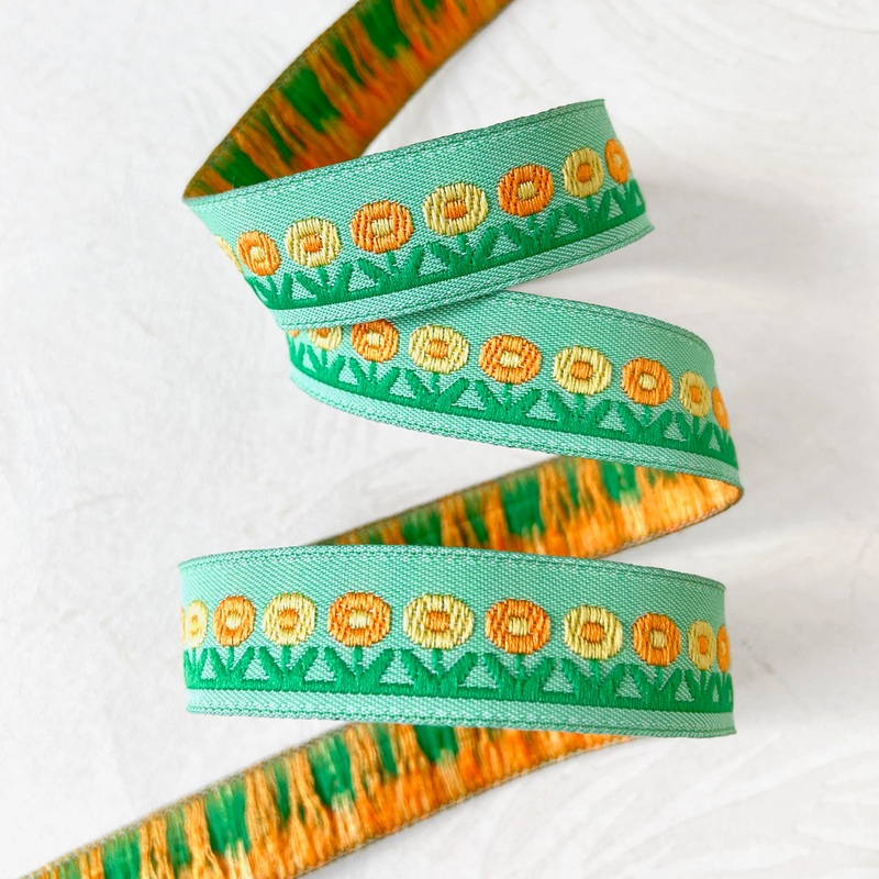 Simple Flowers in a Row Jacquard