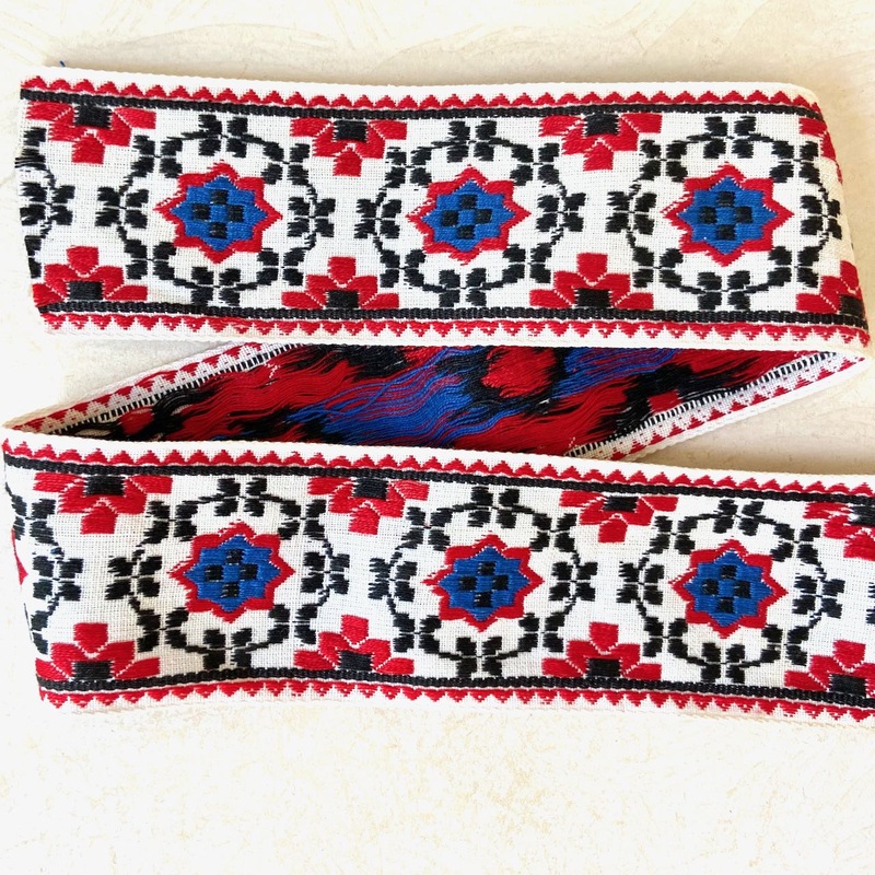 Wide Geometric Starburst Jacquard