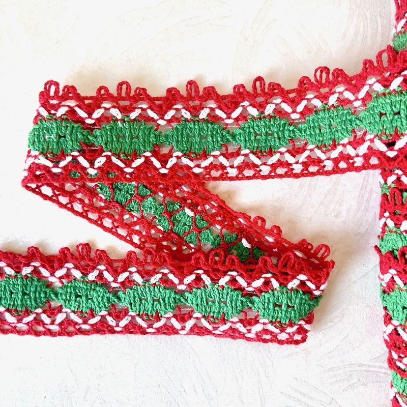 Cluny Lace-Red, Green, White