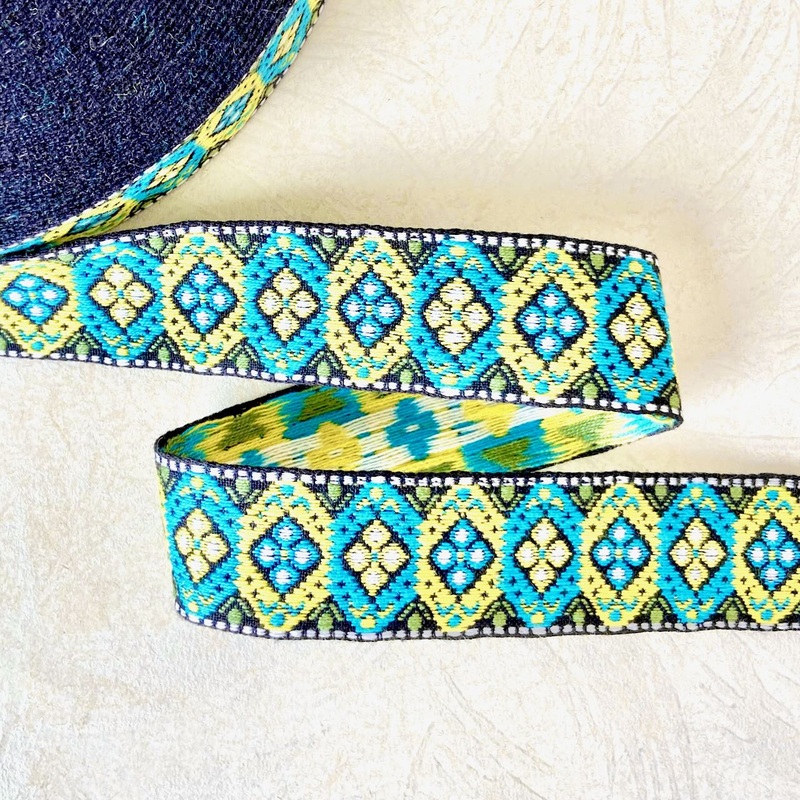 Fleur De Lis & Diamond Jacquard