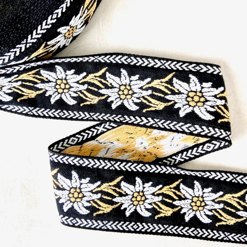 Floral Jacquard-White Black