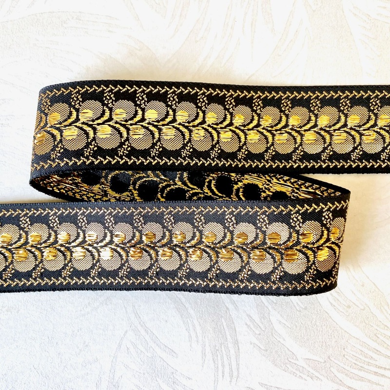 Metallic Leaf Jacquard-Gold Black