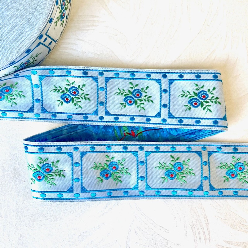 Roses and Leaves Windows Jacquard