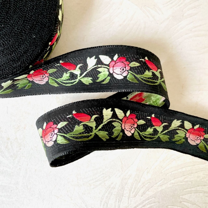 Floral Jacquard-Red & Pink on Black