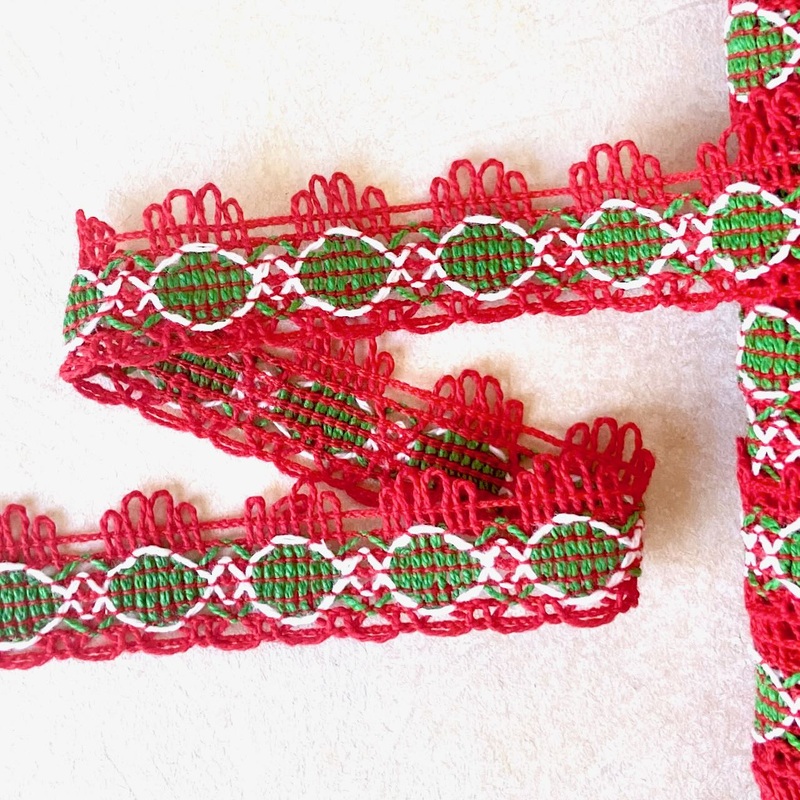 Loop Cotton Cluny Lace-Green & White on Red