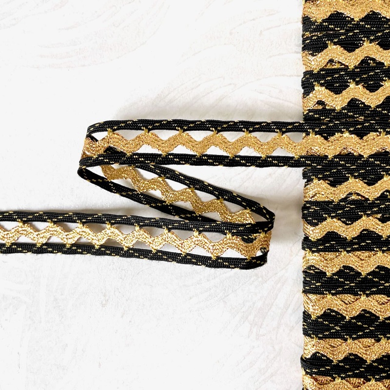 Metallic Ric Rac Center with Middy Braid Edges