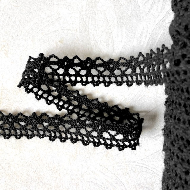 Wool Cluny Lace - Asymmetrical Points