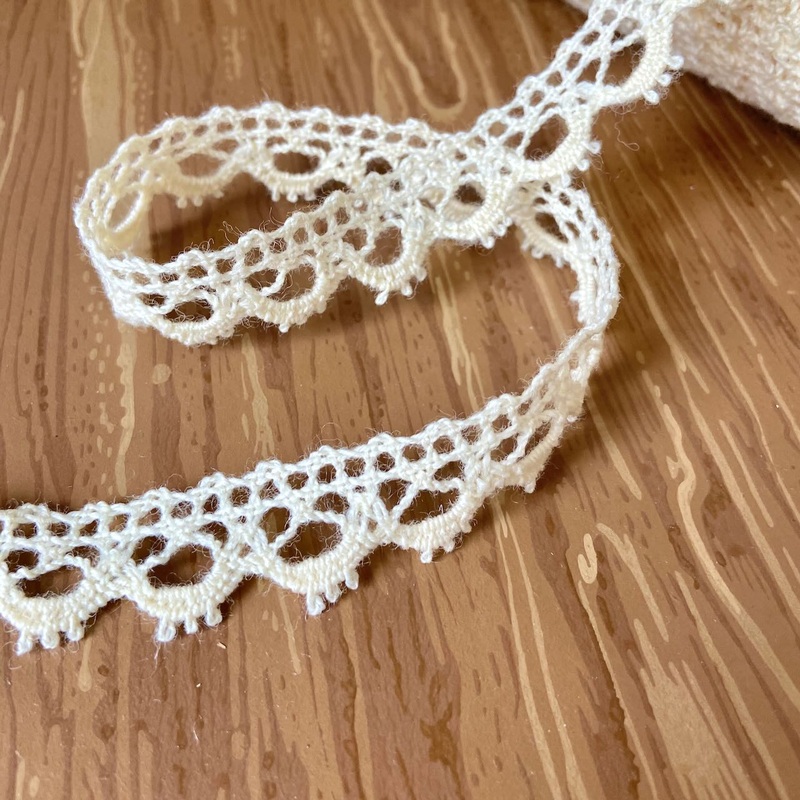 Wool Cluny Lace Scalloped Edge