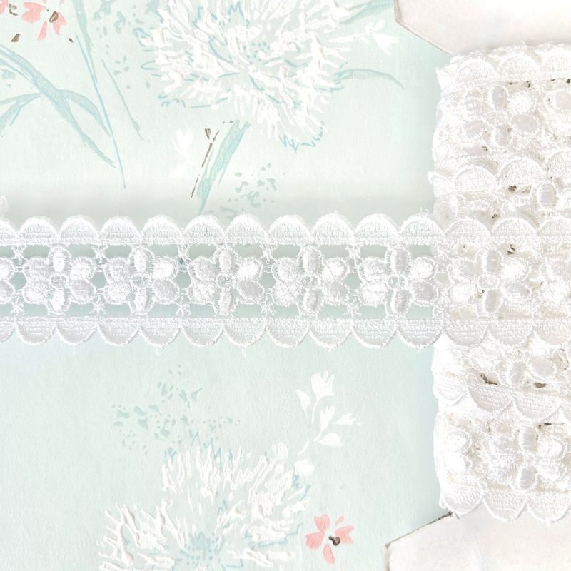 Floral & Scalloped Edges Venice Lace