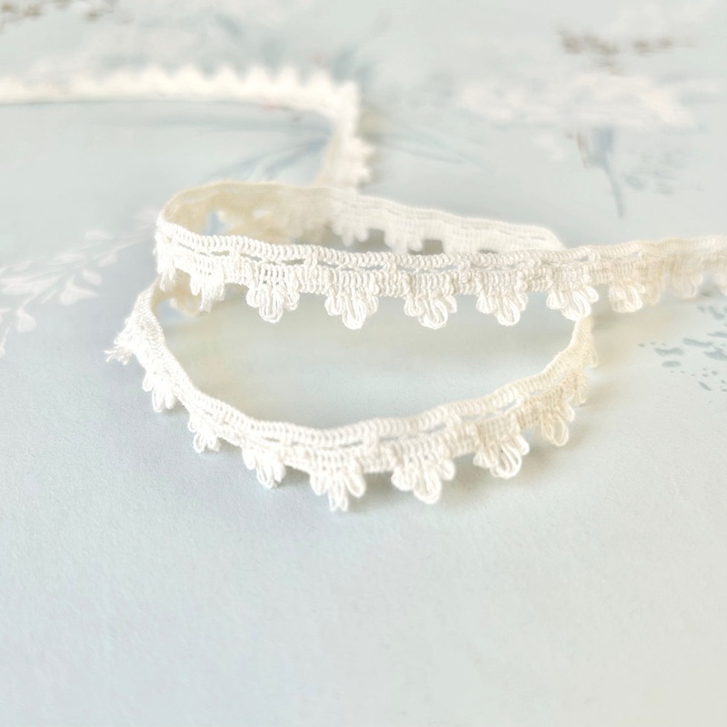 Slight Stretch Scalloped Loop Braid