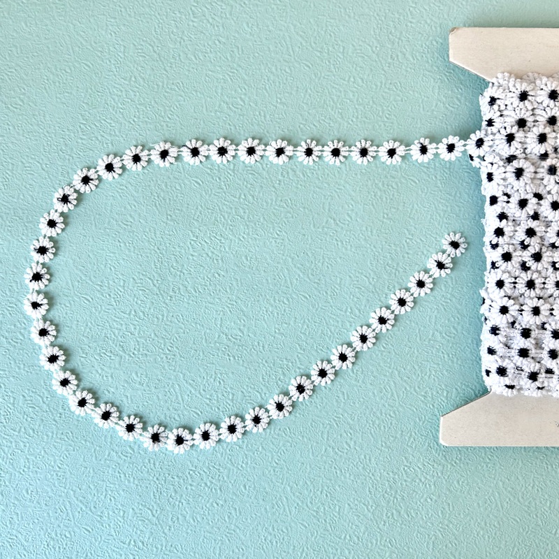 Daisy Chain-Black & White