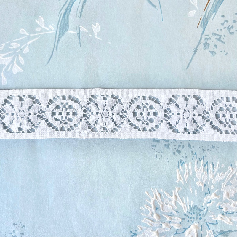 Flower & Circle Flat Lace-White-By the Yard & 105 Yard Roll