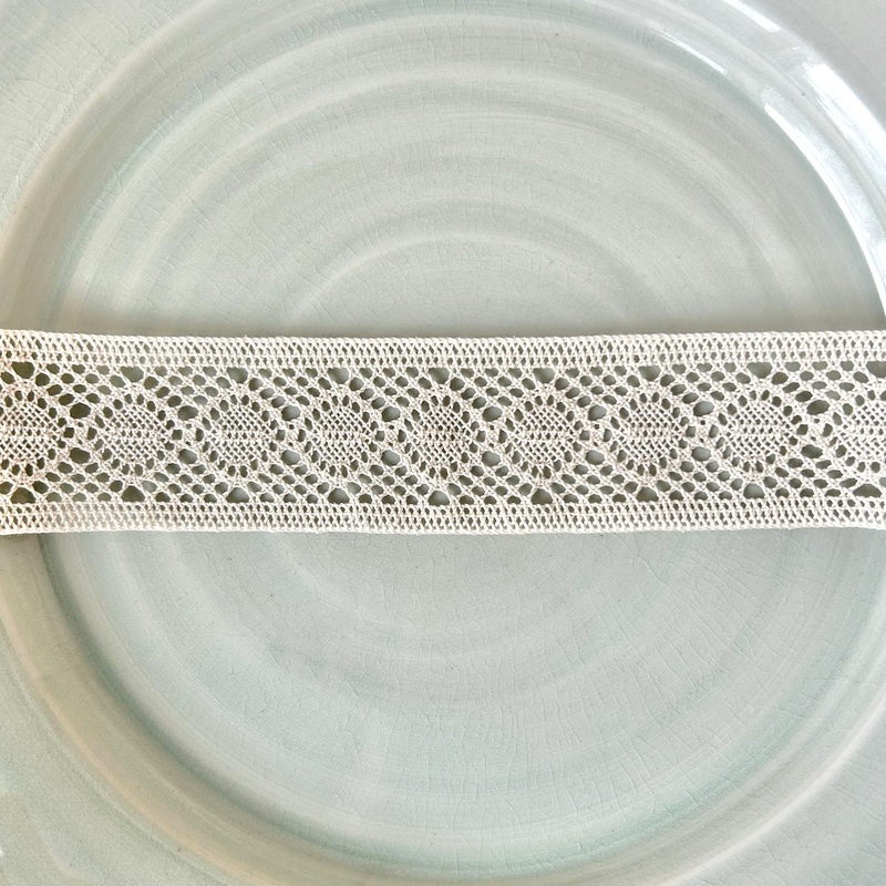 Ovals with Borders Cluny Lace-Natural