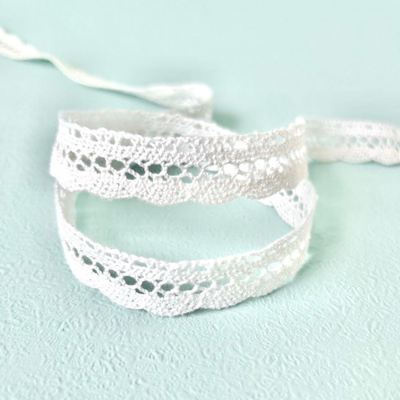 White Scalloped Cluny Lace - Vintage