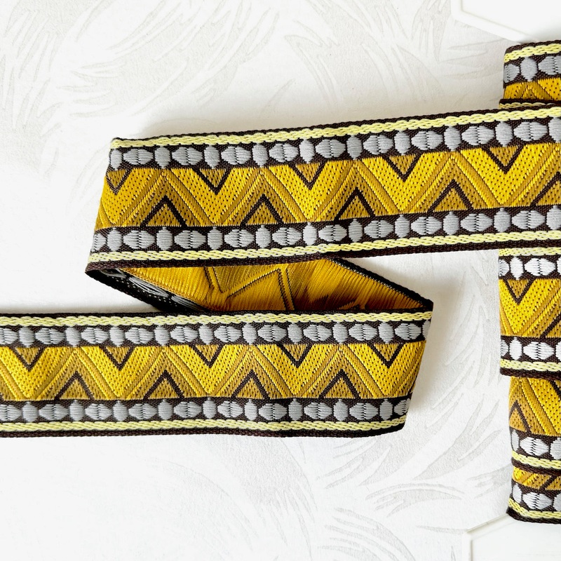 Geometric Jacquard-Gold