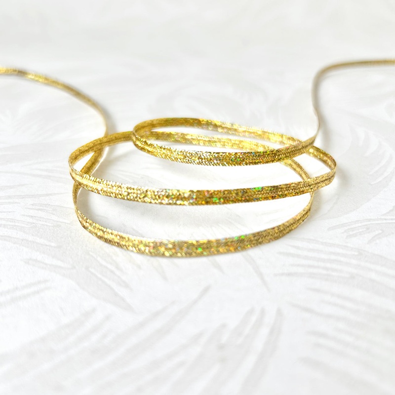 Holographic Flat Braid-Gold