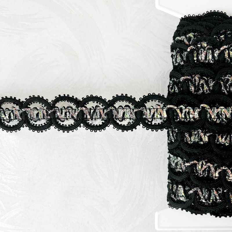 Iridescent Center Circle Braid