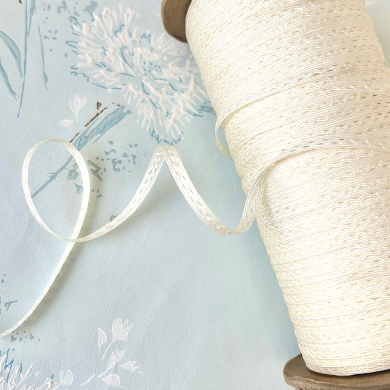 Scalloped Center Inset Braid-Ivory-By the Yard & 288 Yard Roll