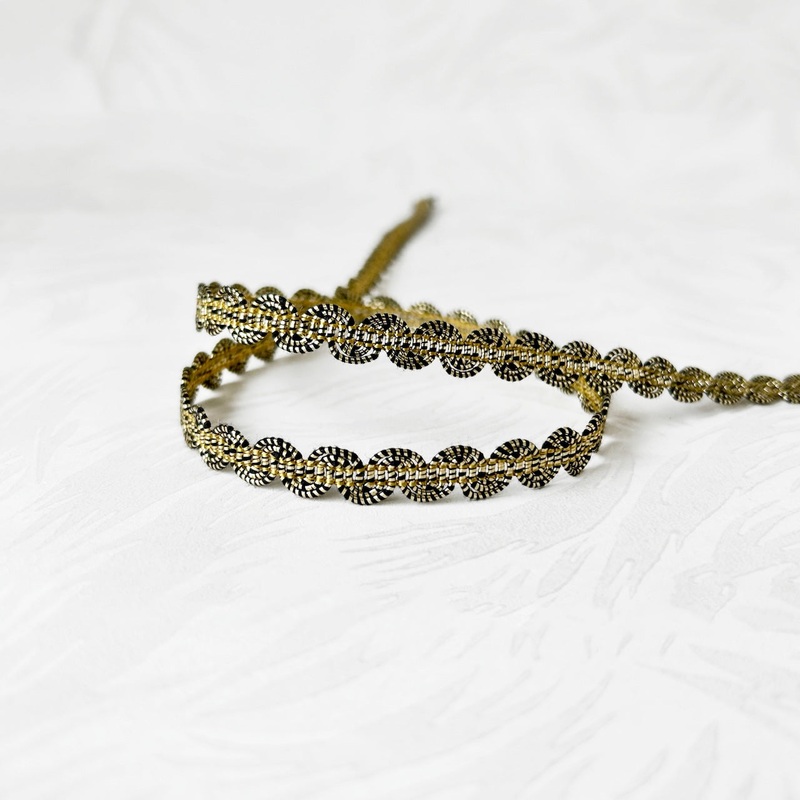 Metallic Wavy Trim-Gold & Black