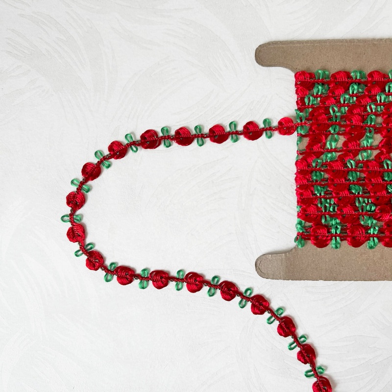 Rosebud Rococo Trim-Red & Green