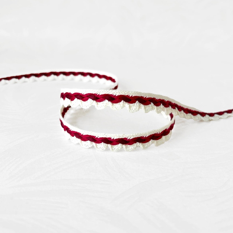 Scalloped Edging-Maroon & Red on Natural