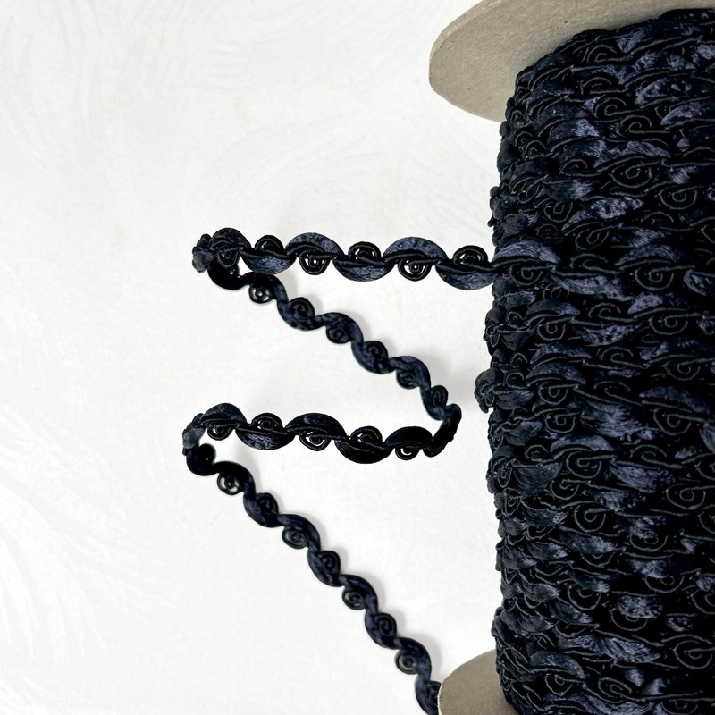 Scalloped Scroll Braid-Black