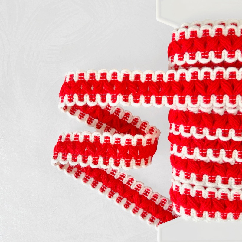 Scalloped Yarn Braid-Red & White