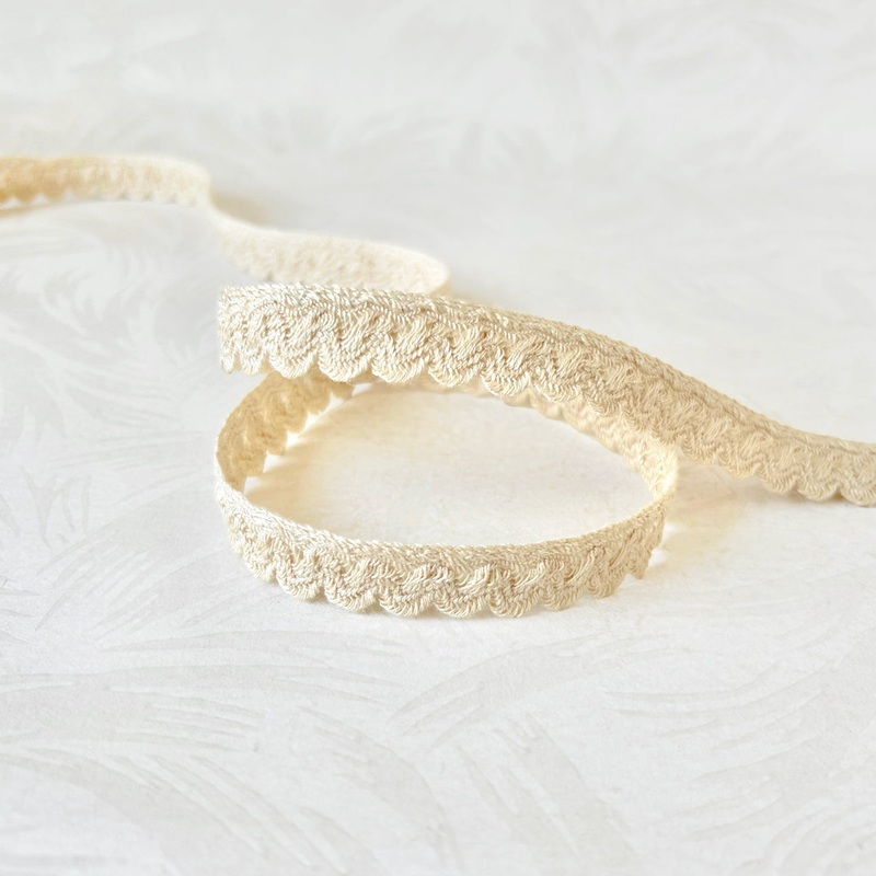 Vintage Cotton Scalloped Edge Trim