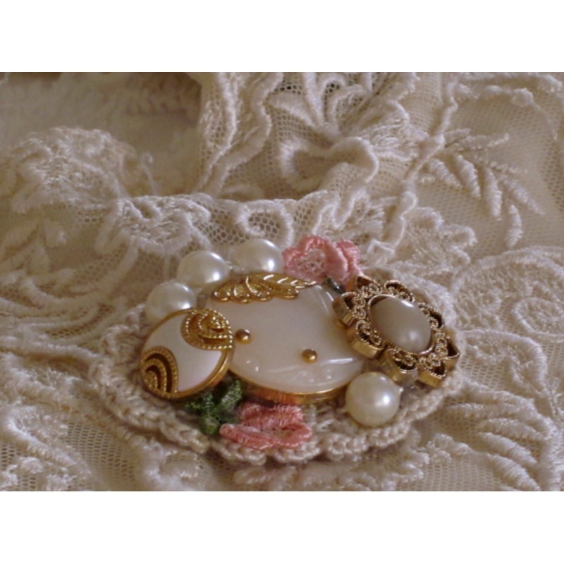 Among my Souvenirs Brooch Downloadable Pattern